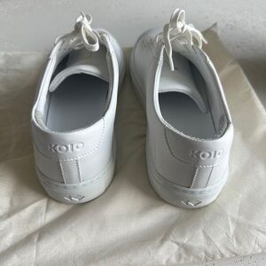 KOIO Capri Leather Sneakers 9M - Triple White